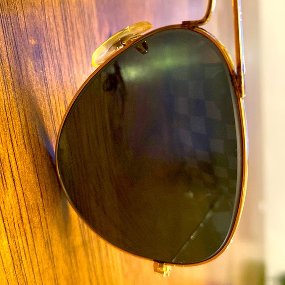 Rey Ban Gold Frame - Black Lenses -Aviators - Picture 5 of 5
